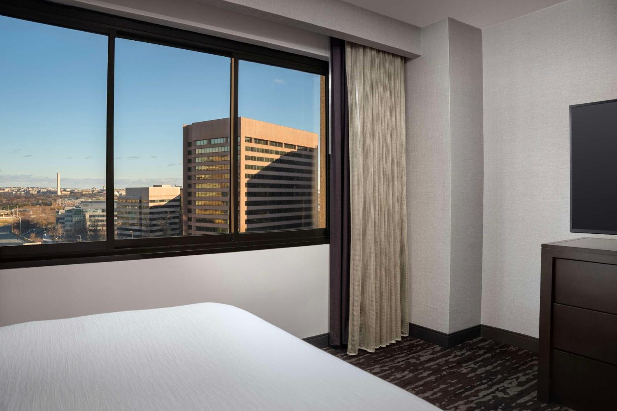 Embassy Suites By Hilton Crystal City National Airport Arlington Exteriör bild
