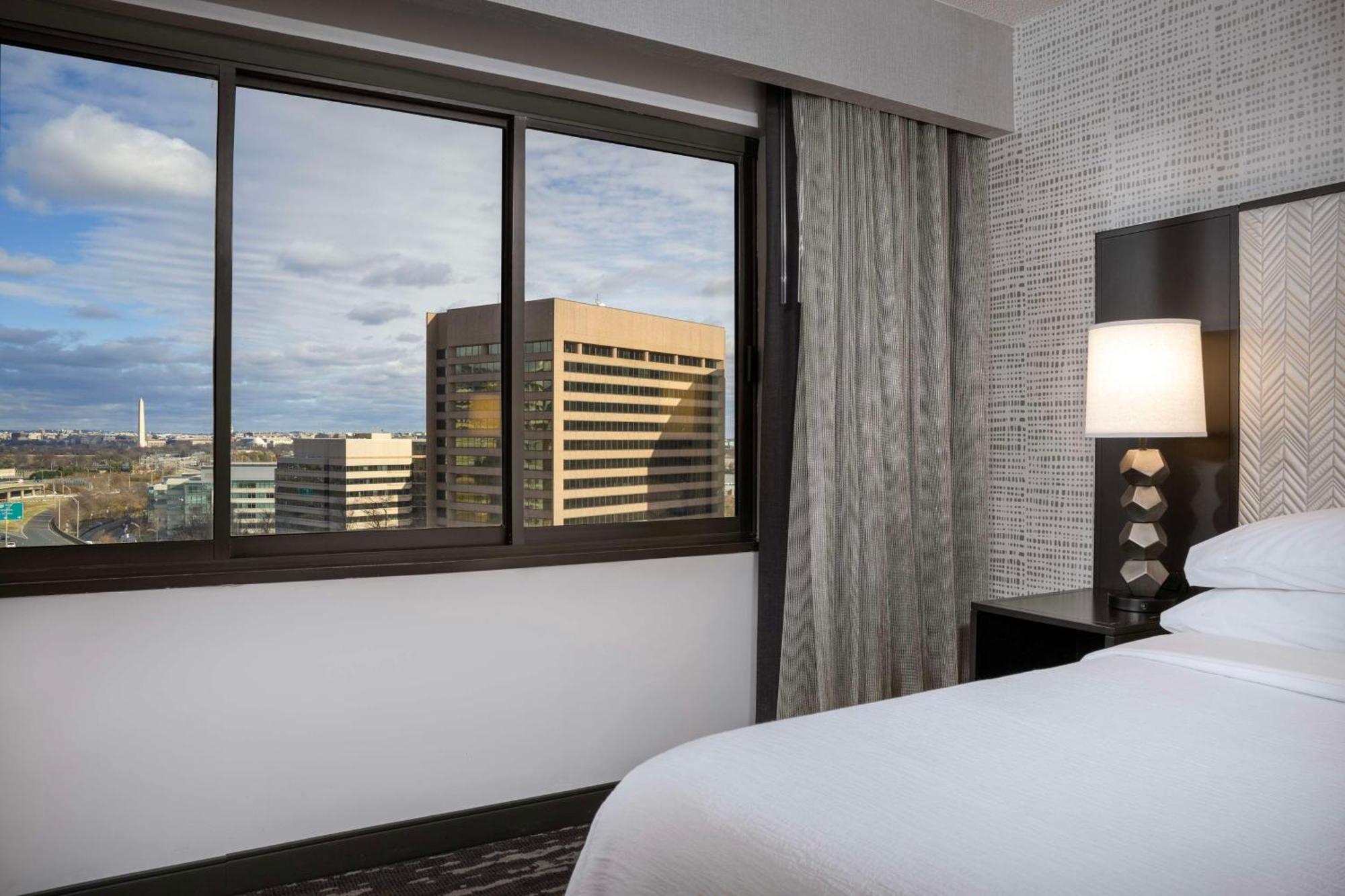 Embassy Suites By Hilton Crystal City National Airport Arlington Exteriör bild