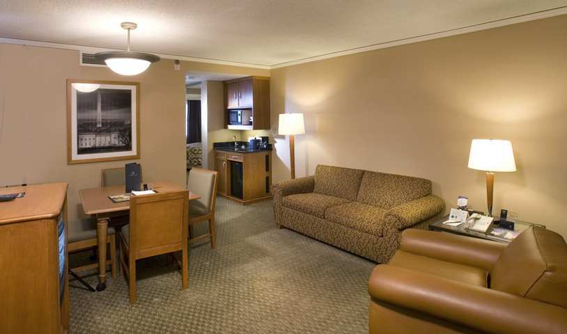 Embassy Suites By Hilton Crystal City National Airport Arlington Rum bild